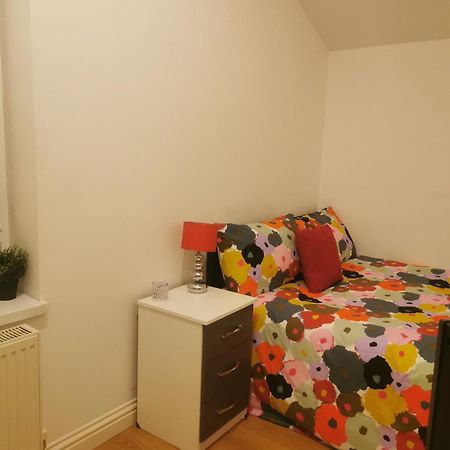 Lovely Spacious Room Near Train Station And University Dallington  Εξωτερικό φωτογραφία