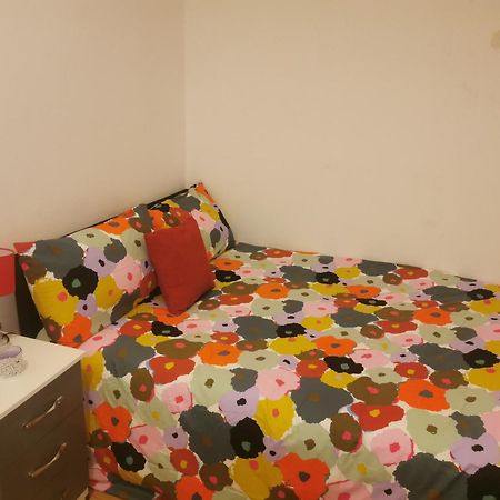 Lovely Spacious Room Near Train Station And University Dallington  Εξωτερικό φωτογραφία