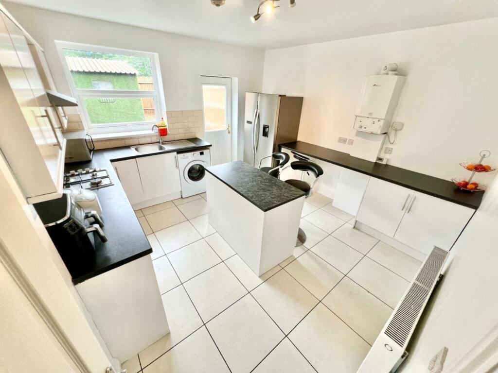 Lovely Spacious Room Near Train Station And University Dallington  Εξωτερικό φωτογραφία