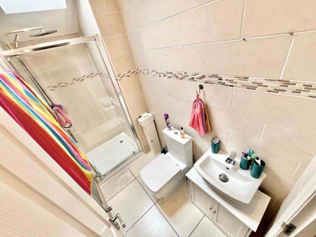 Lovely Spacious Room Near Train Station And University Dallington  Εξωτερικό φωτογραφία