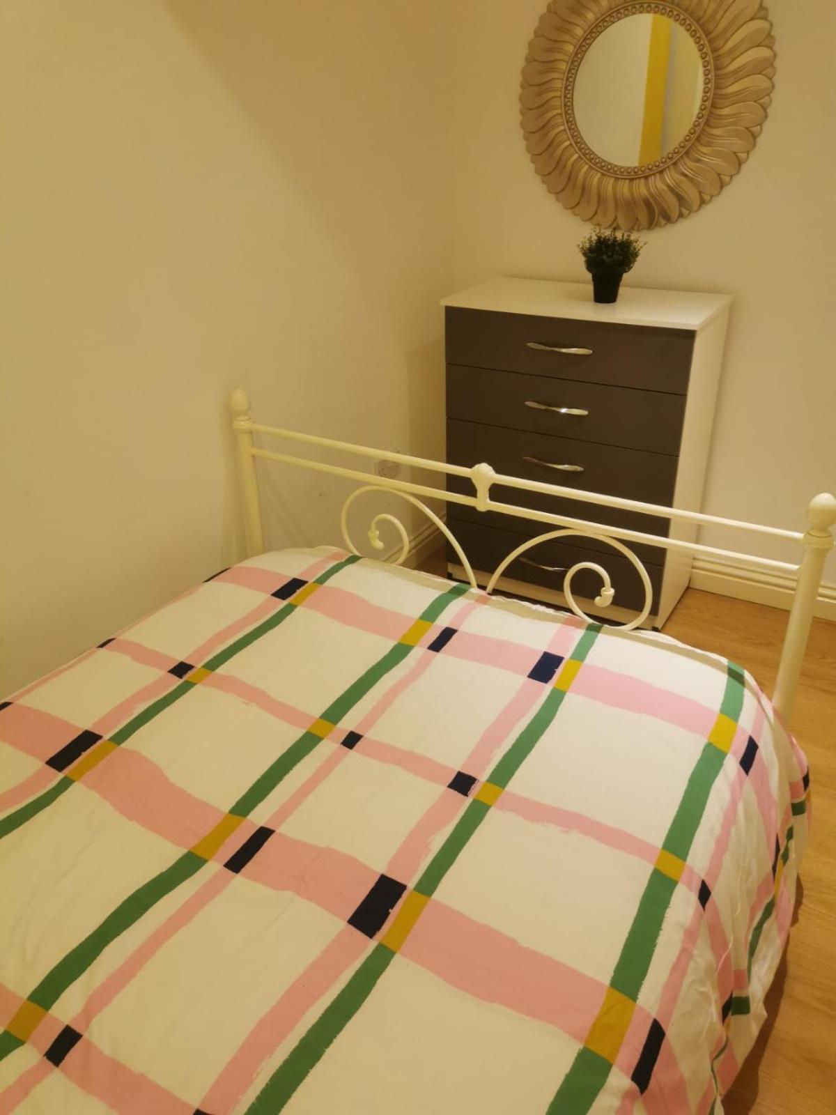 Lovely Spacious Room Near Train Station And University Dallington  Εξωτερικό φωτογραφία